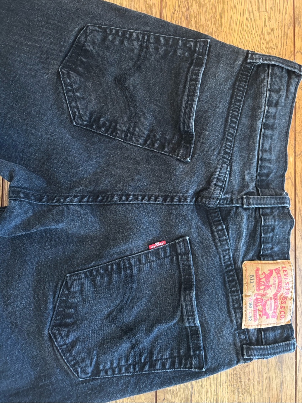 Levi's Men's Black Denim Relaxed Fit Jeans